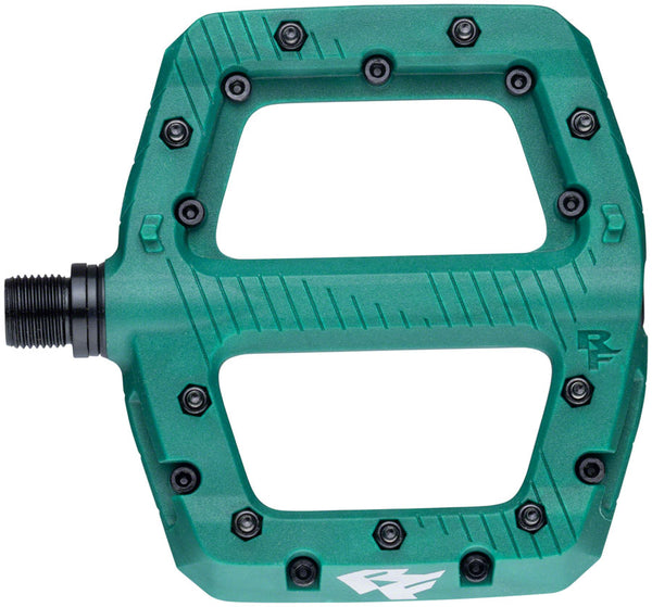 green bike pedals RaceFace Chester Color:Verlaufgrün Electric Scooters for sale These pedals are built Rick's Clubstyle Lenkertasche für