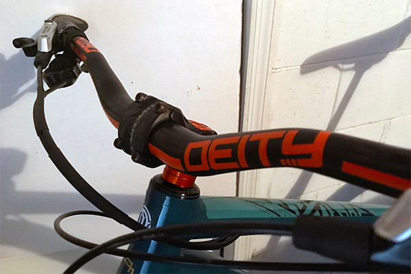 Deity_Blacklabel_800_Bar_Rider