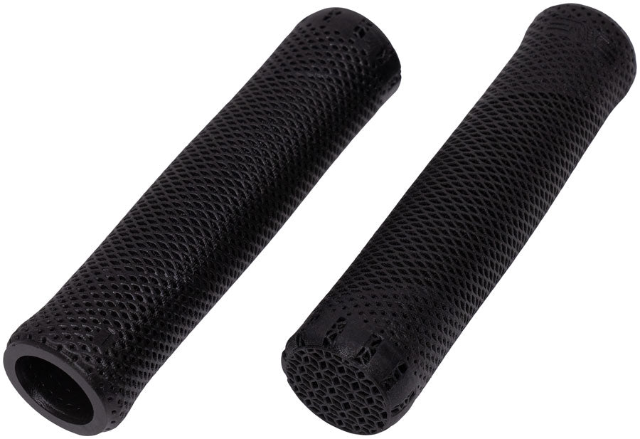 ENVE Composites Fractal Lock-On Trail Grips - 34.5mm, Black MPN: 000-1001-216 UPC: 810165972285 Grip Fractal Lock-On Trail Grips