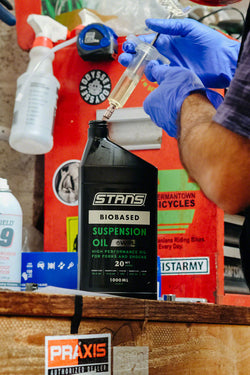 Stan's Biobased Suspension Oil - 20WT, 1L - Suspension Tool - Biobased Suspension Oil