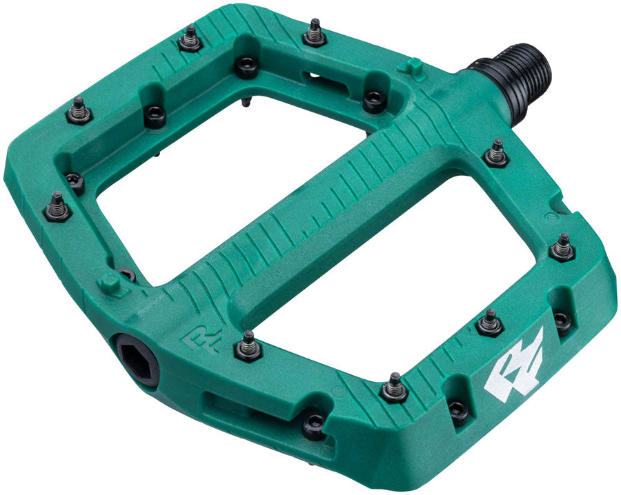 RaceFace Chester Pedals - Platform, Composite, 9/16", Large, Green MPN: PD24COMPLGRN UPC: 821973469331 Pedals Chester Pedals