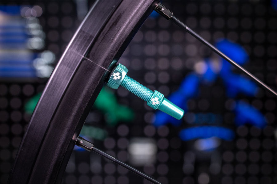 Muc-Off V2 Tubeless Valve Kit - Turquoise, 44mm, Pair - Tubeless Valves - V2 Tubeless Valve Kit