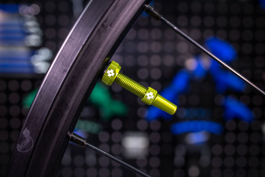 Muc-Off V2 Tubeless Valve Kit - Green, 44mm, Pair - Tubeless Valves - V2 Tubeless Valve Kit