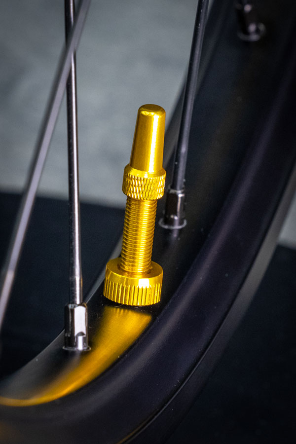 Muc-Off V2 Tubeless Valve Kit - Gold, 60mm, Pair - Tubeless Valves - V2 Tubeless Valve Kit