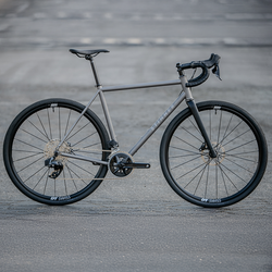 Stinner Carrizo Podium Complete, Sram Rival AXS, Polished Ti Logo All-Road Bike Carrizo