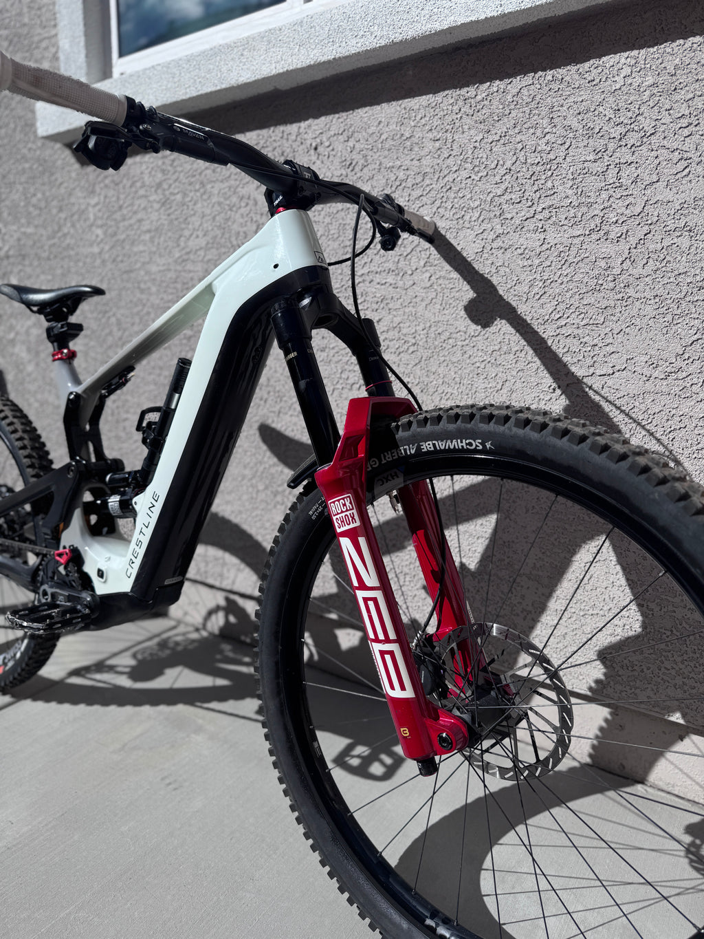 Crestline LS 160 Special Edition 2025 - Bosch Motor, 800WH Battery - White/Gray- RH-3 (Large, MX), Lightly Used Mountain Bike (USED) LS-160