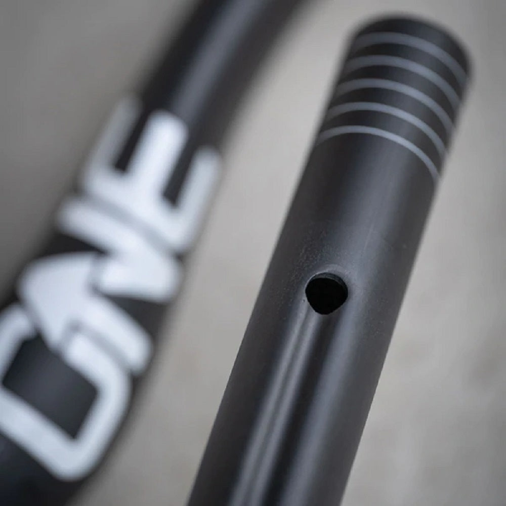 OneUp Components Carbon E-Handlebar 35 x 800mm, 35mm Rise, Black - Flat/Riser Handlebar - Carbon E-Handlebar