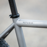 Stinner Refugio Podium Complete, Sram Rival/GX T-Type  AXS, Black Logo Gravel Bike Refugio