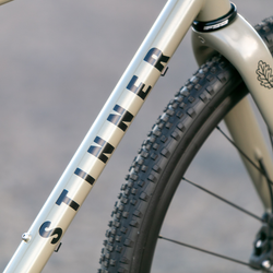 Stinner Refugio Select Complete, Sram Apex/GX T-Type  AXS, Trailhead Tan - Gravel Bike - Refugio